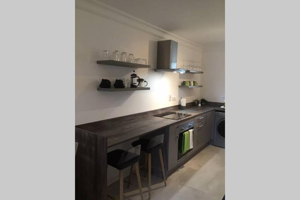 Waterfront Apartment Completely Refurbished Westport Exteriér fotografie