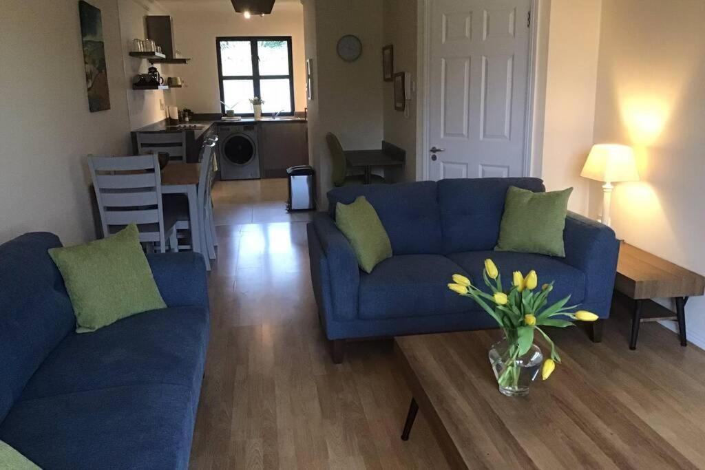 Waterfront Apartment Completely Refurbished Westport Exteriér fotografie
