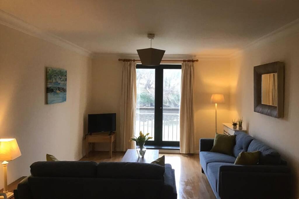 Waterfront Apartment Completely Refurbished Westport Exteriér fotografie